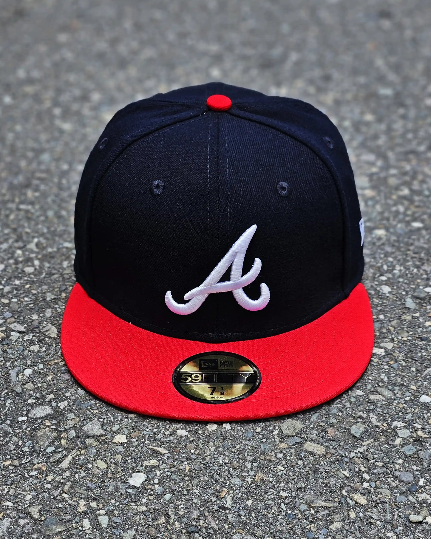ATLANTA BRAVES NAVY VISOR ROJO