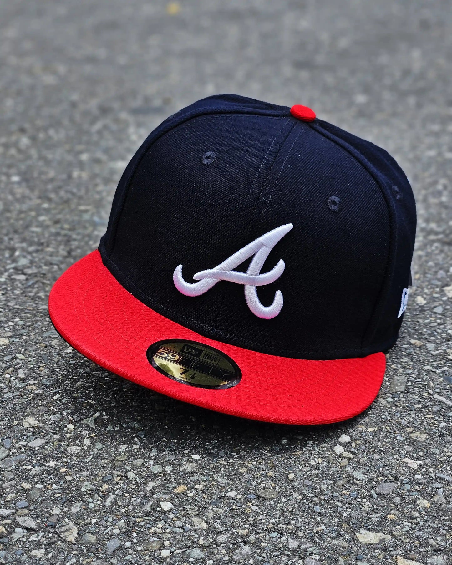 ATLANTA BRAVES NAVY VISOR ROJO