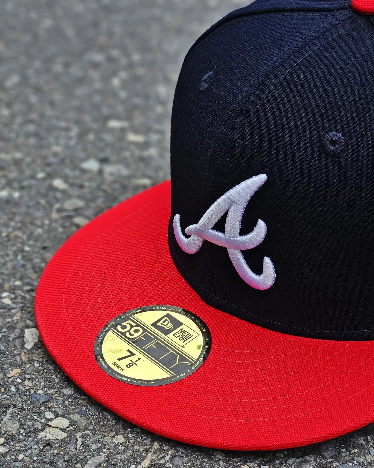ATLANTA BRAVES NAVY VISOR ROJO