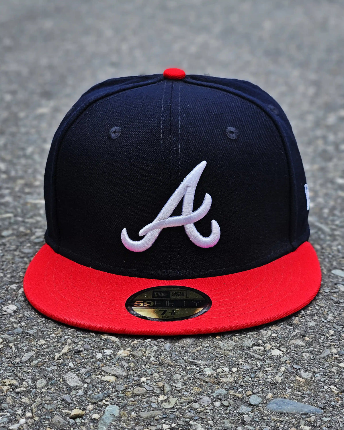 ATLANTA BRAVES NAVY VISOR ROJO