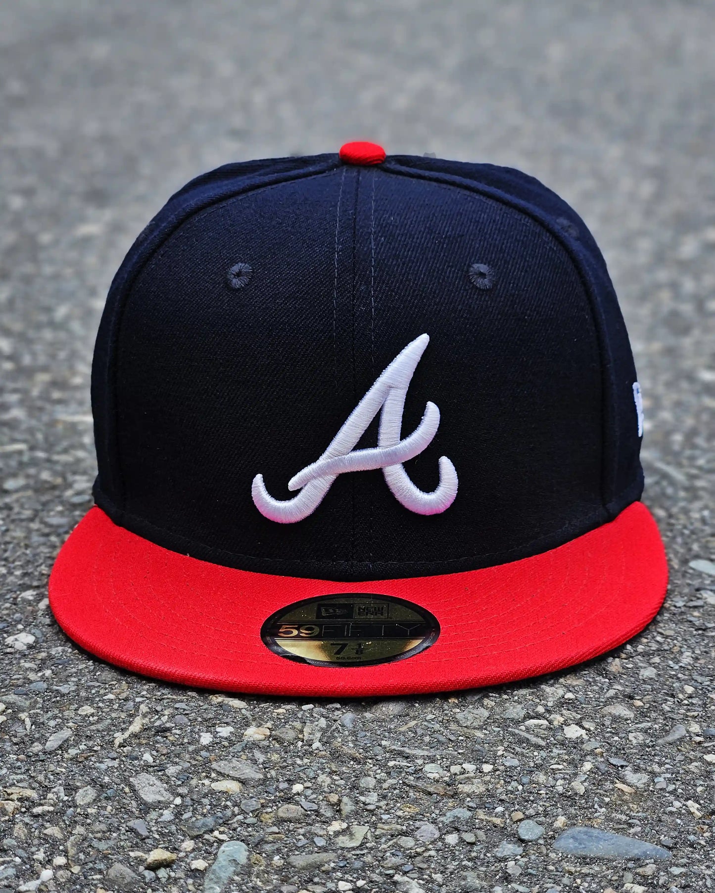 ATLANTA BRAVES NAVY VISOR ROJO
