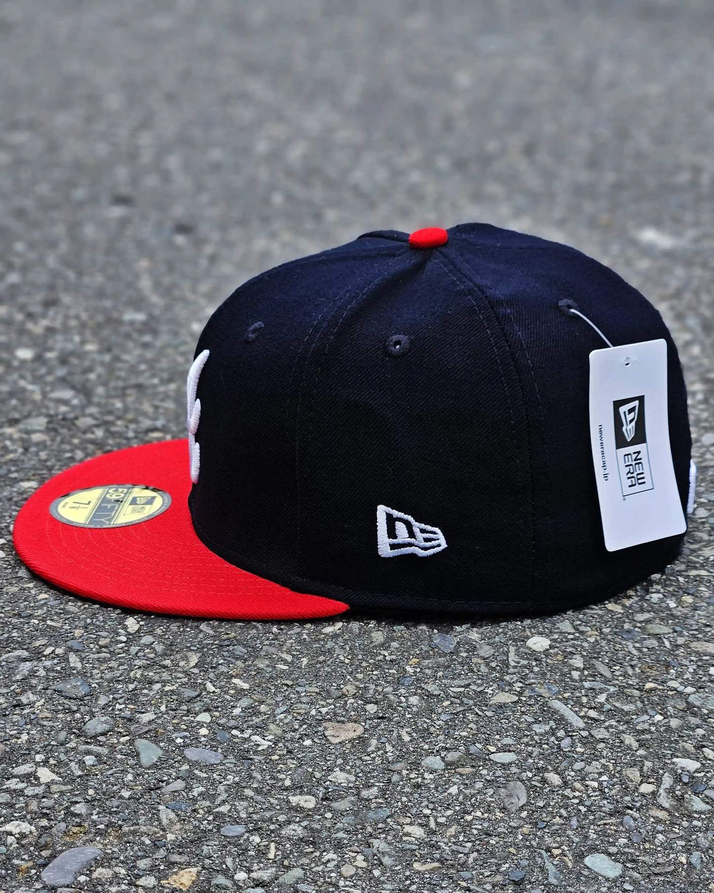 ATLANTA BRAVES NAVY VISOR ROJO