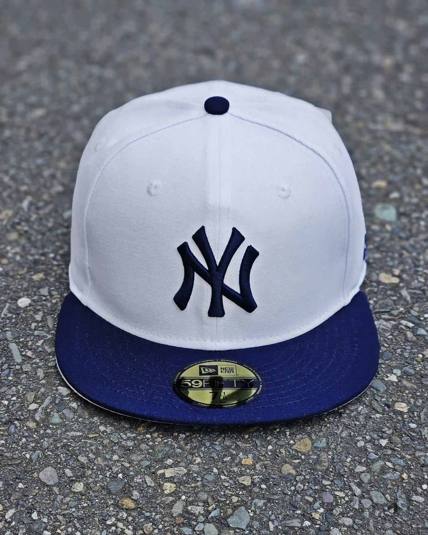 NEW YORK YANKEES BLANCO VISOR AZUL