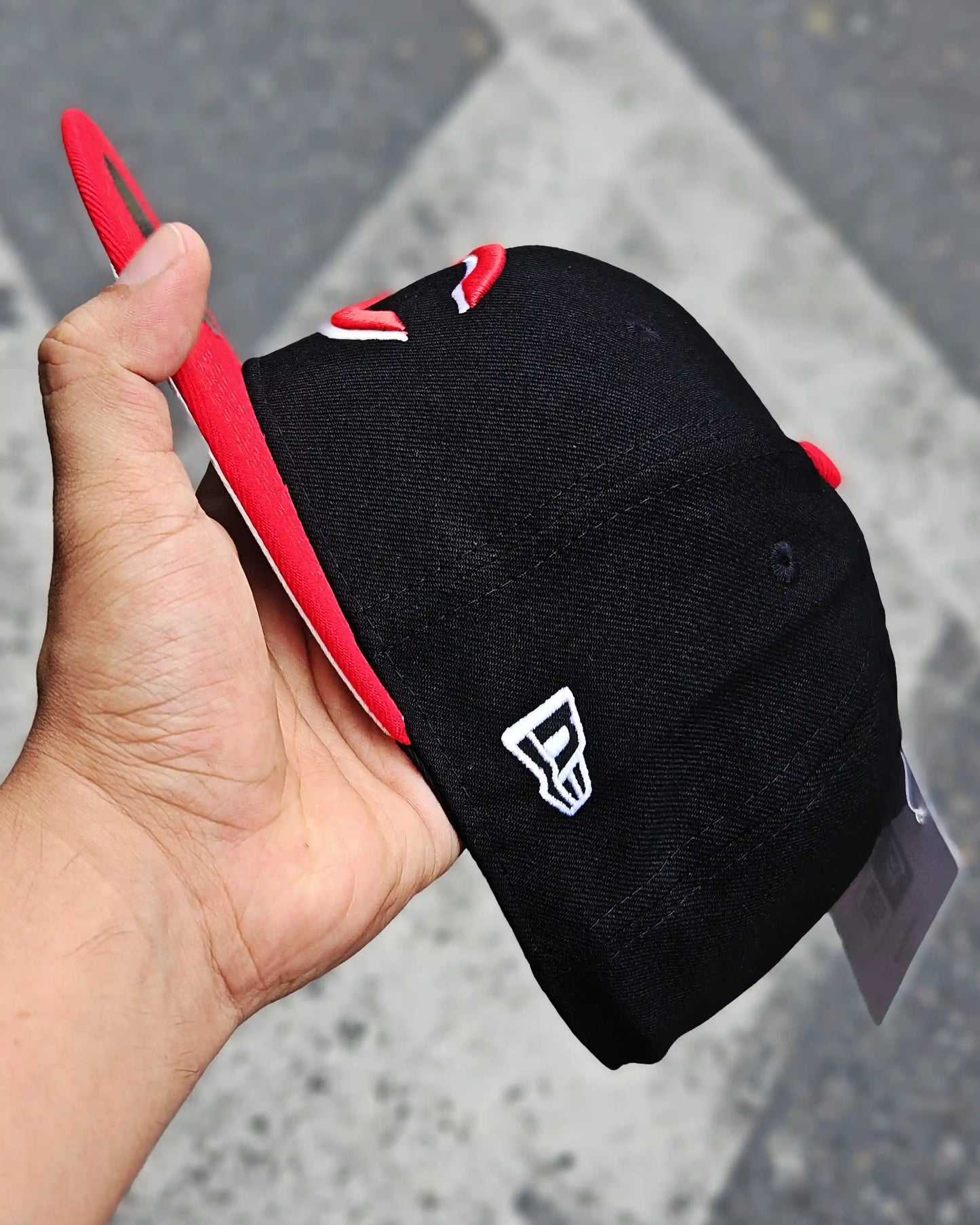 CINCINNATI REDS NEGRO VISOR ROJO