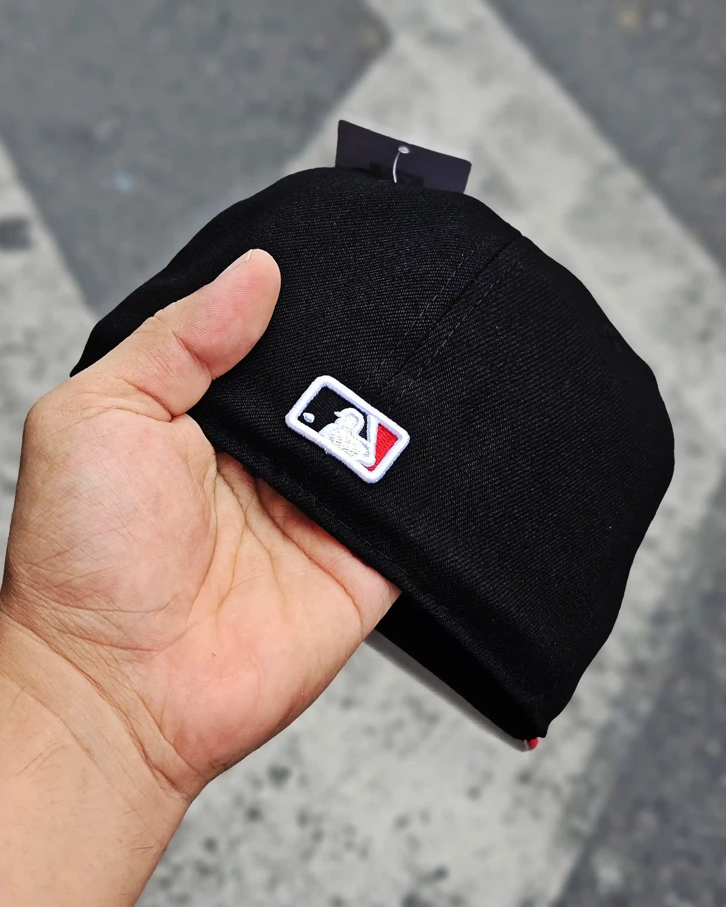 CINCINNATI REDS NEGRO VISOR ROJO