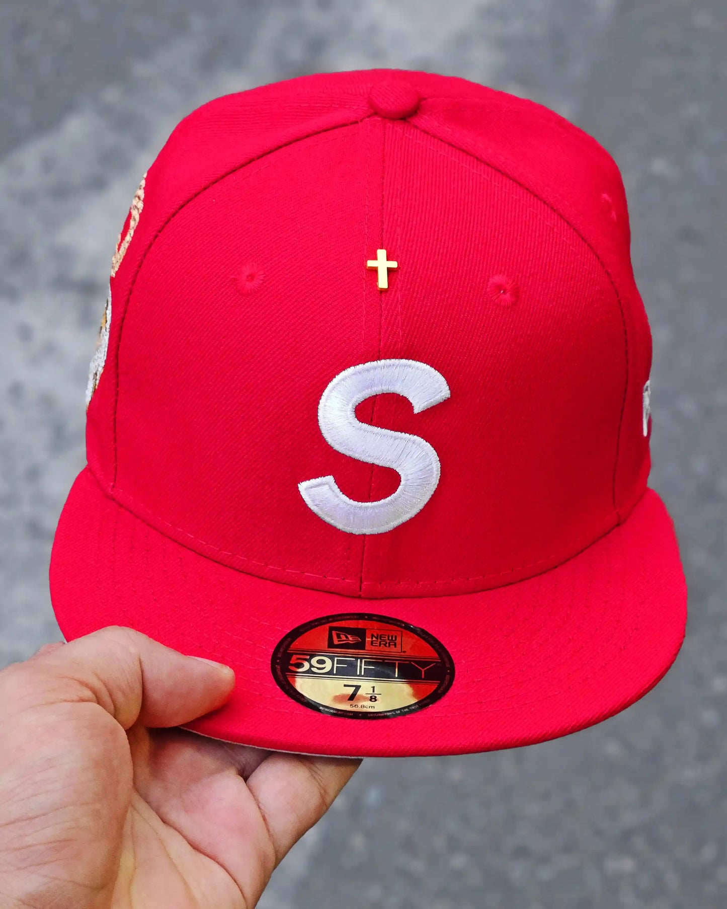 SUPREME EXCLUSIVE ROJO JESUS PIECE S