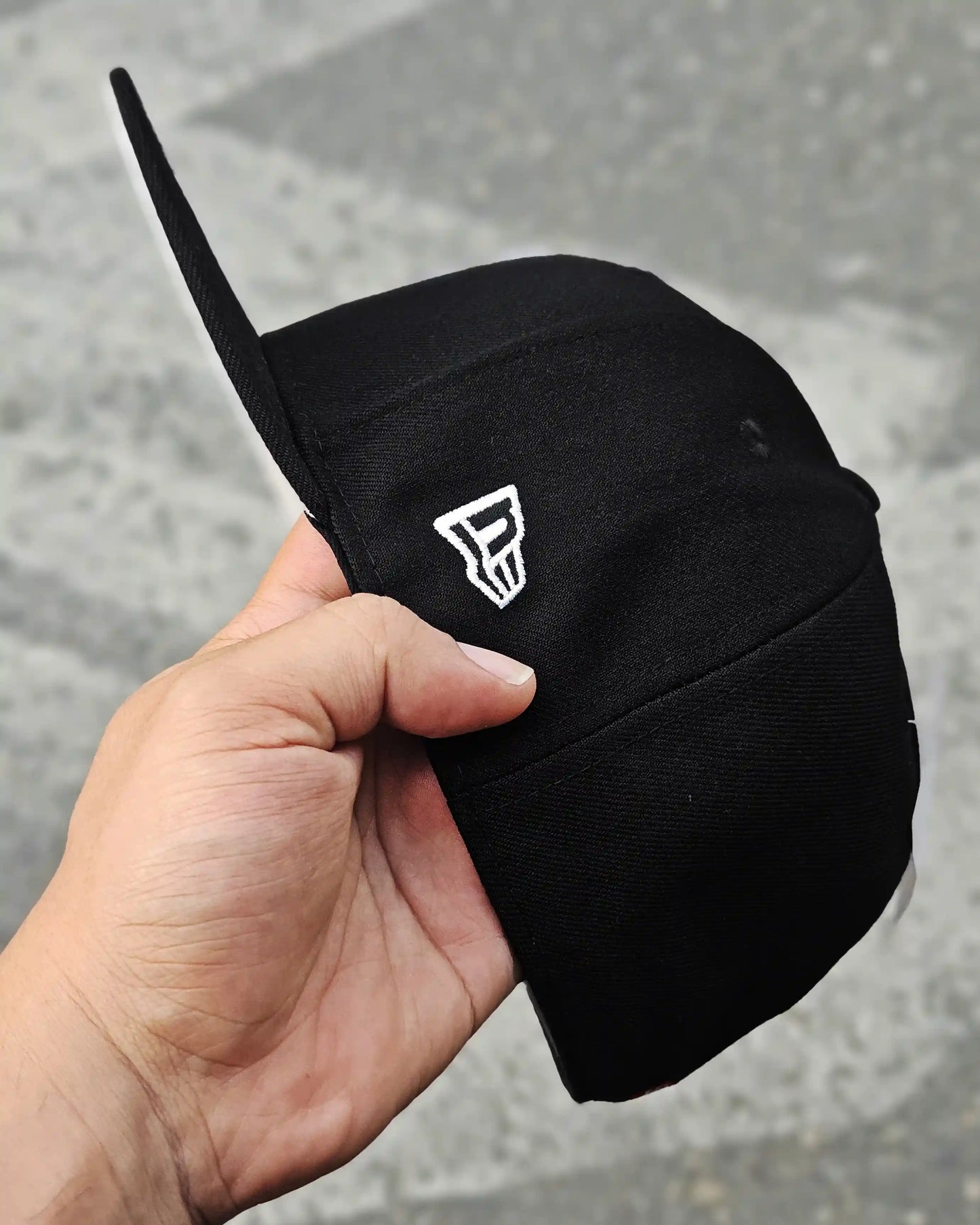SUPREME EXCLUSIVE NEGRO BALL PIN