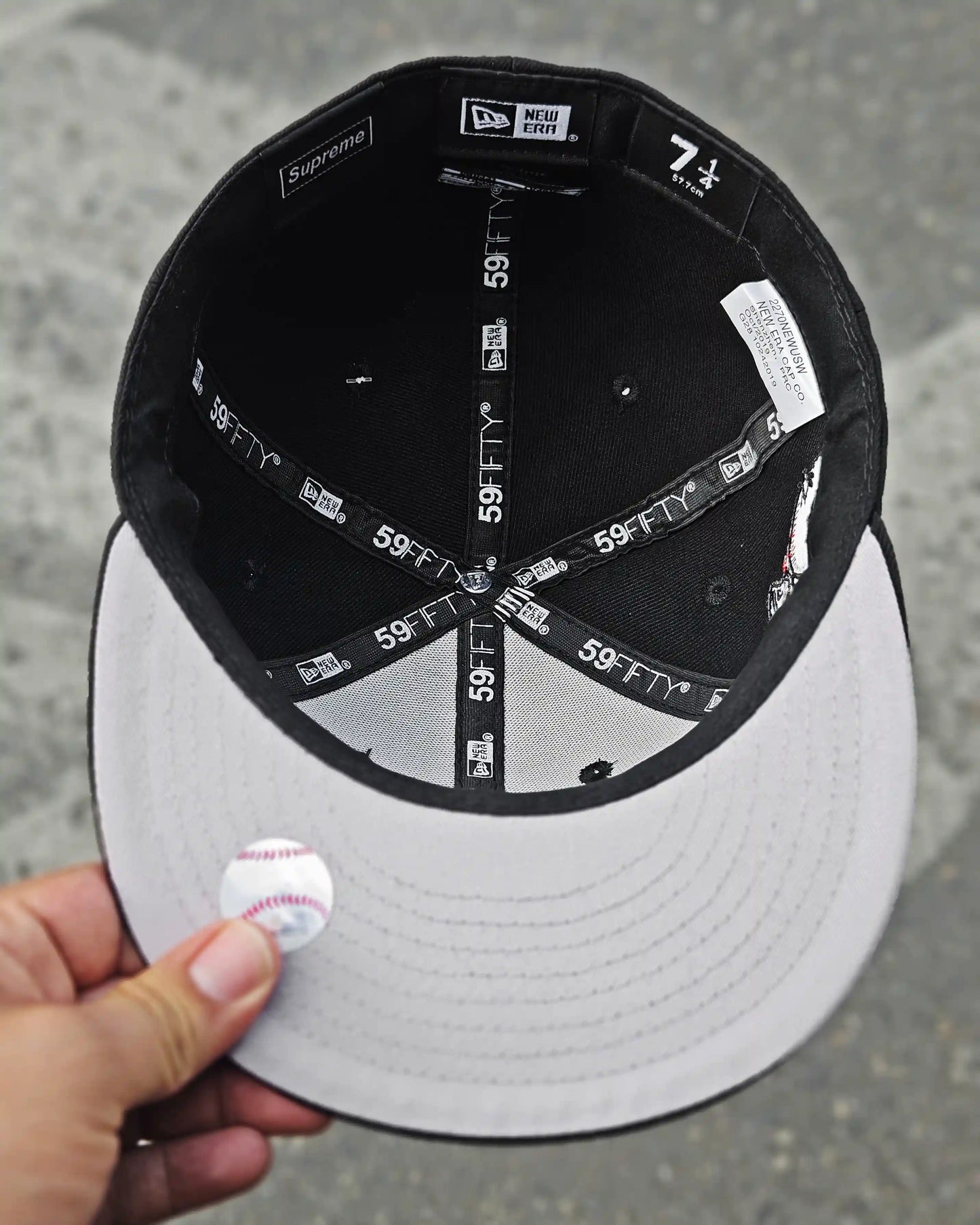 SUPREME EXCLUSIVE NEGRO BALL PIN