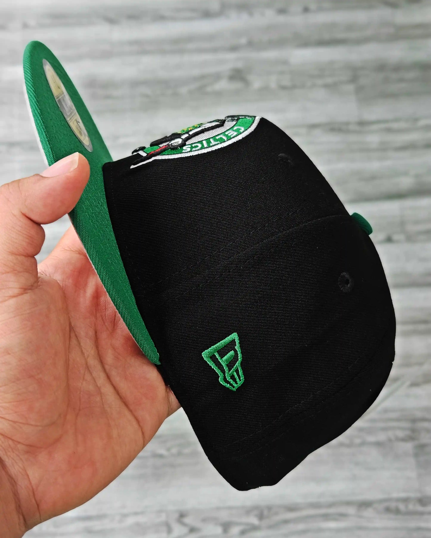 BOSTON CELTICS NEGRO VISOR VERDE