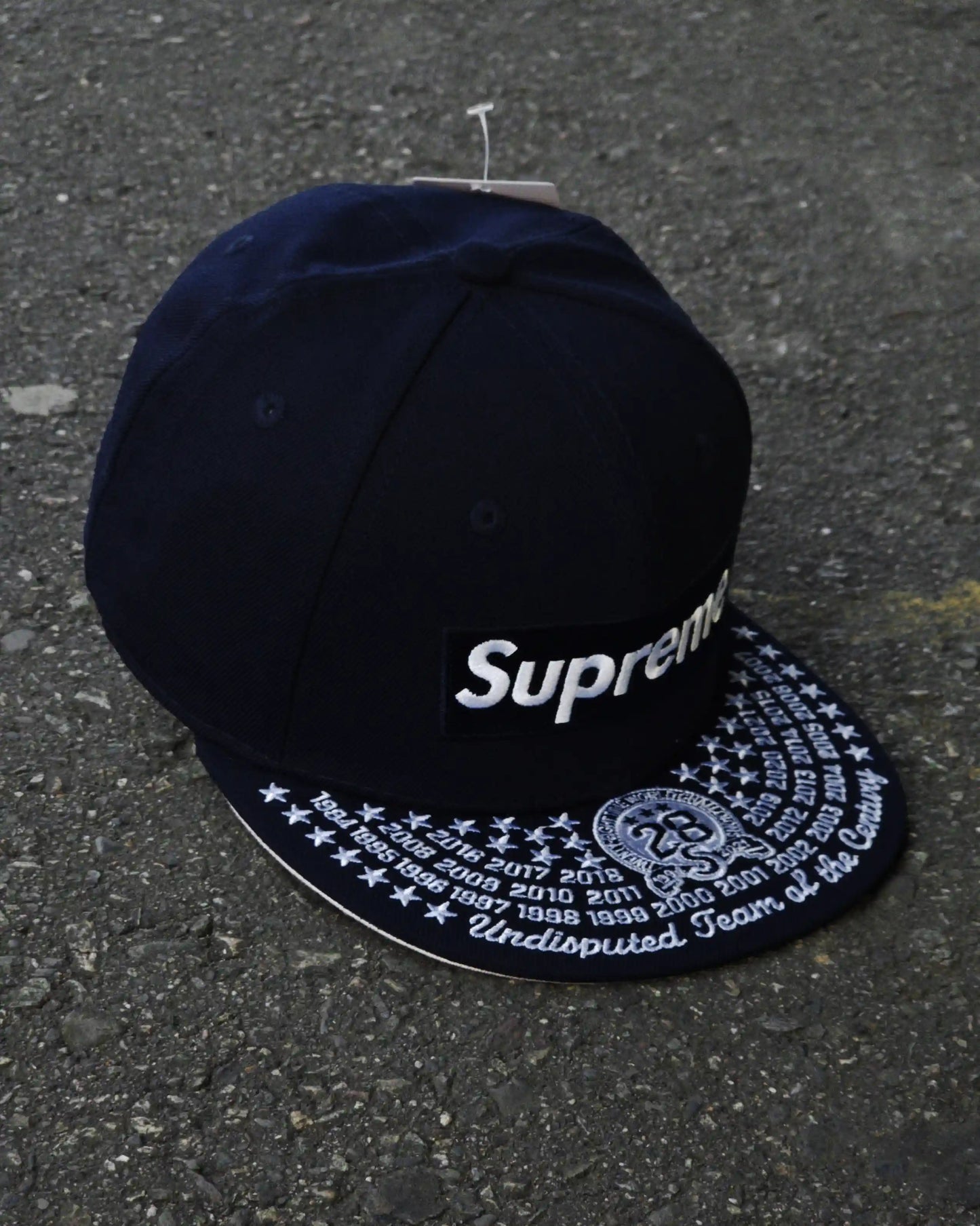SUPREME EXCLUSIVE NAVY UNDISPUTED BOX LOGO