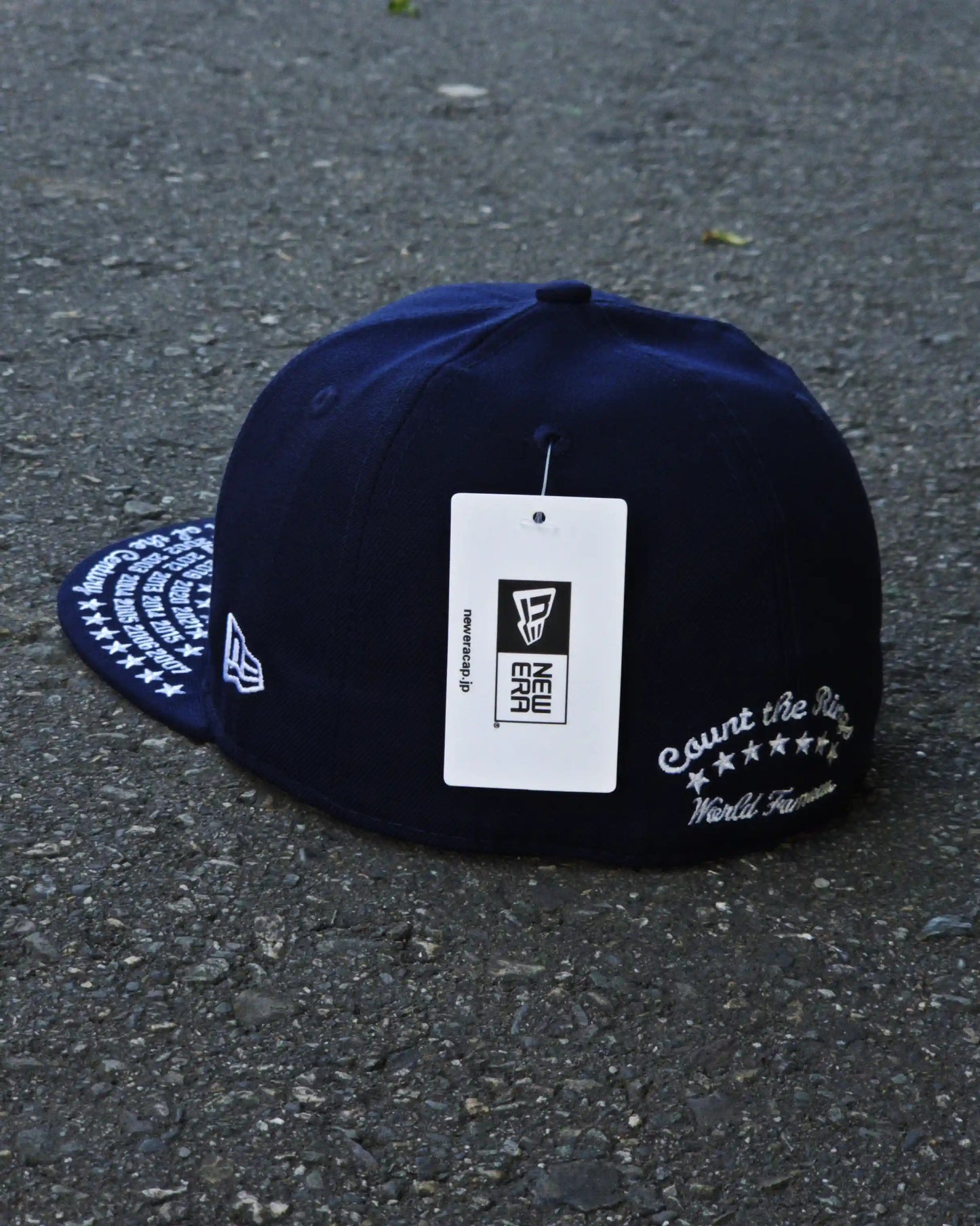 SUPREME EXCLUSIVE NAVY UNDISPUTED BOX LOGO