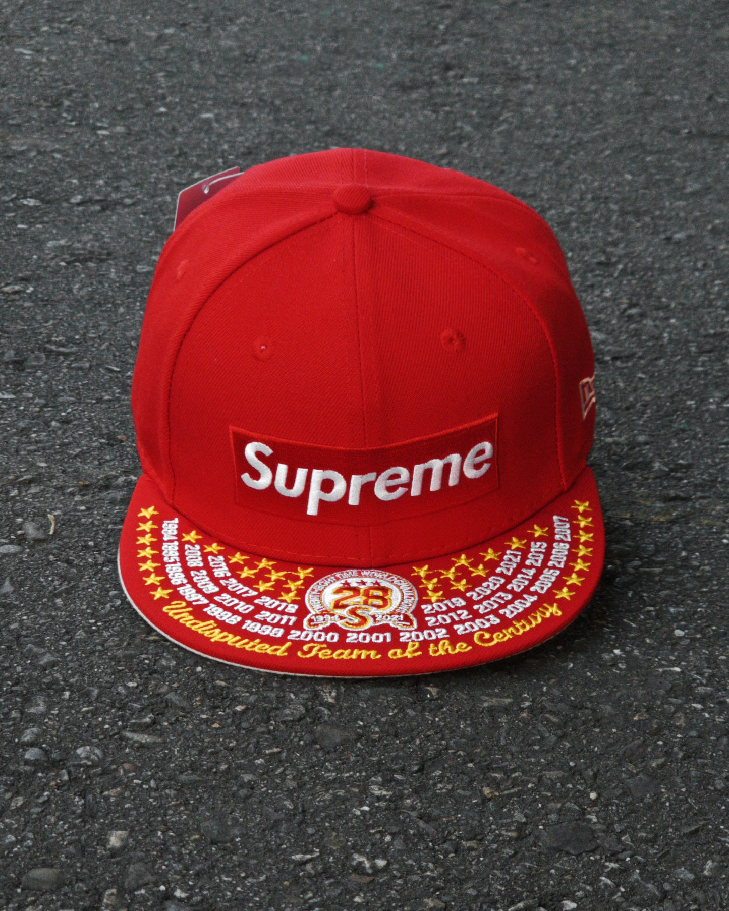 SUPREME EXCLUSIVE ROJO UNDISPUTED BOX LOGO