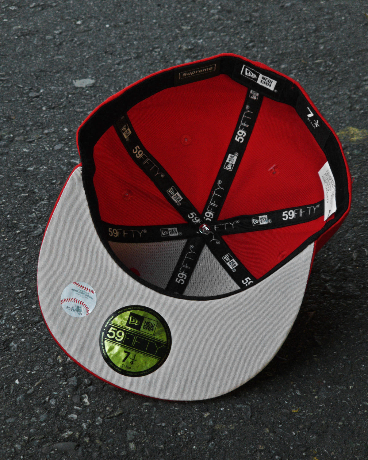 SUPREME EXCLUSIVE ROJO UNDISPUTED BOX LOGO