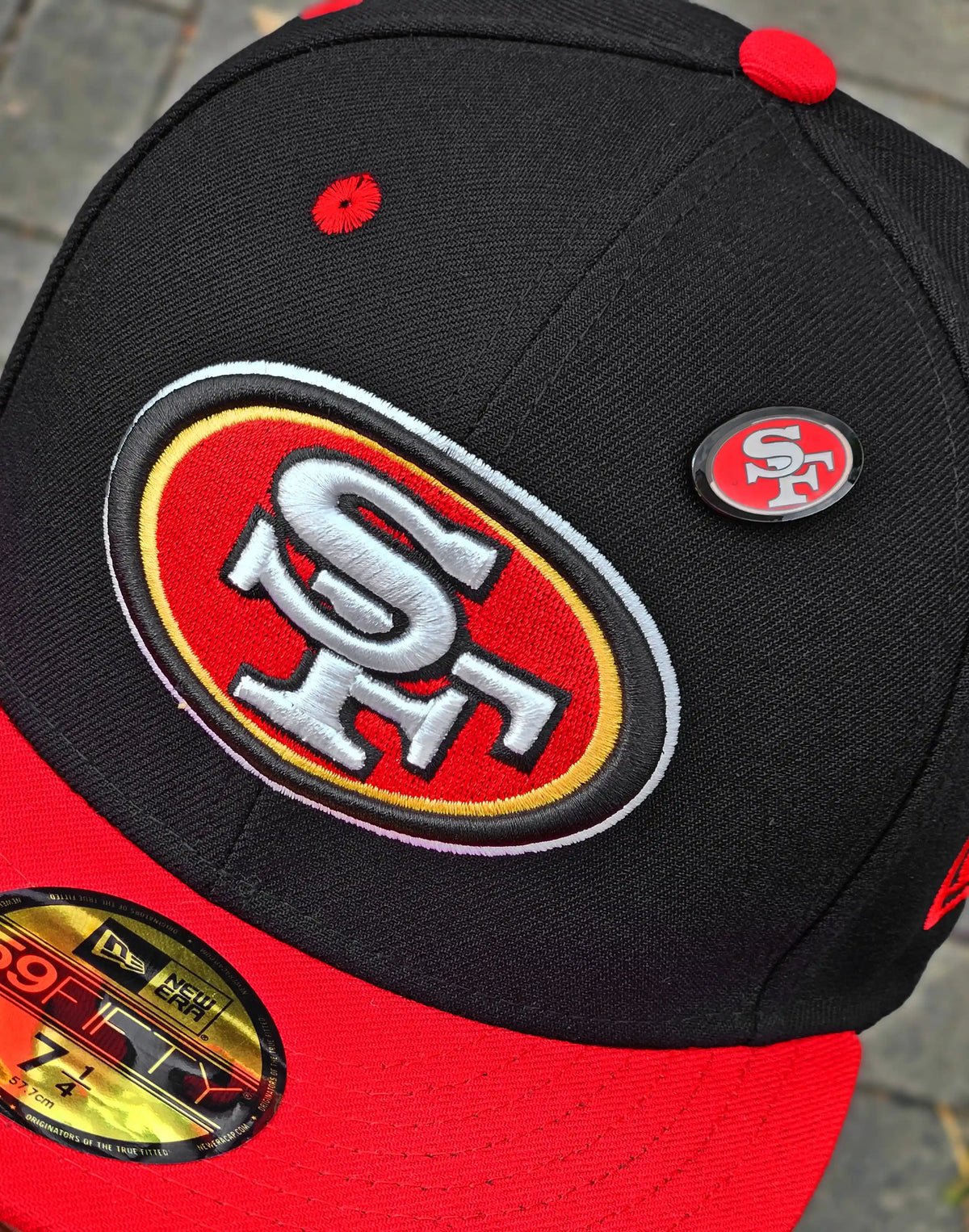 SAN FRANCISCO 49ERS NEGRO VISOR ROJO