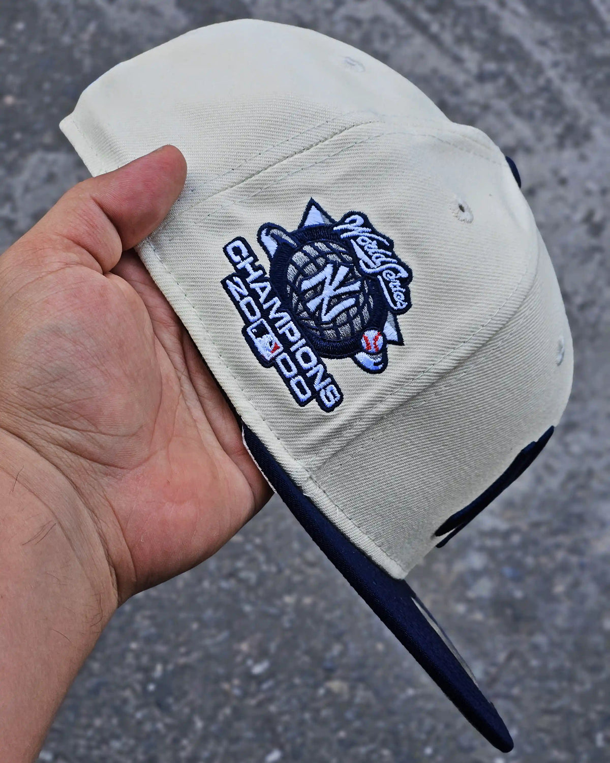 NEW YORK YANKEES BEIGE CHAMPIONS 2000 VISOR NAVY
