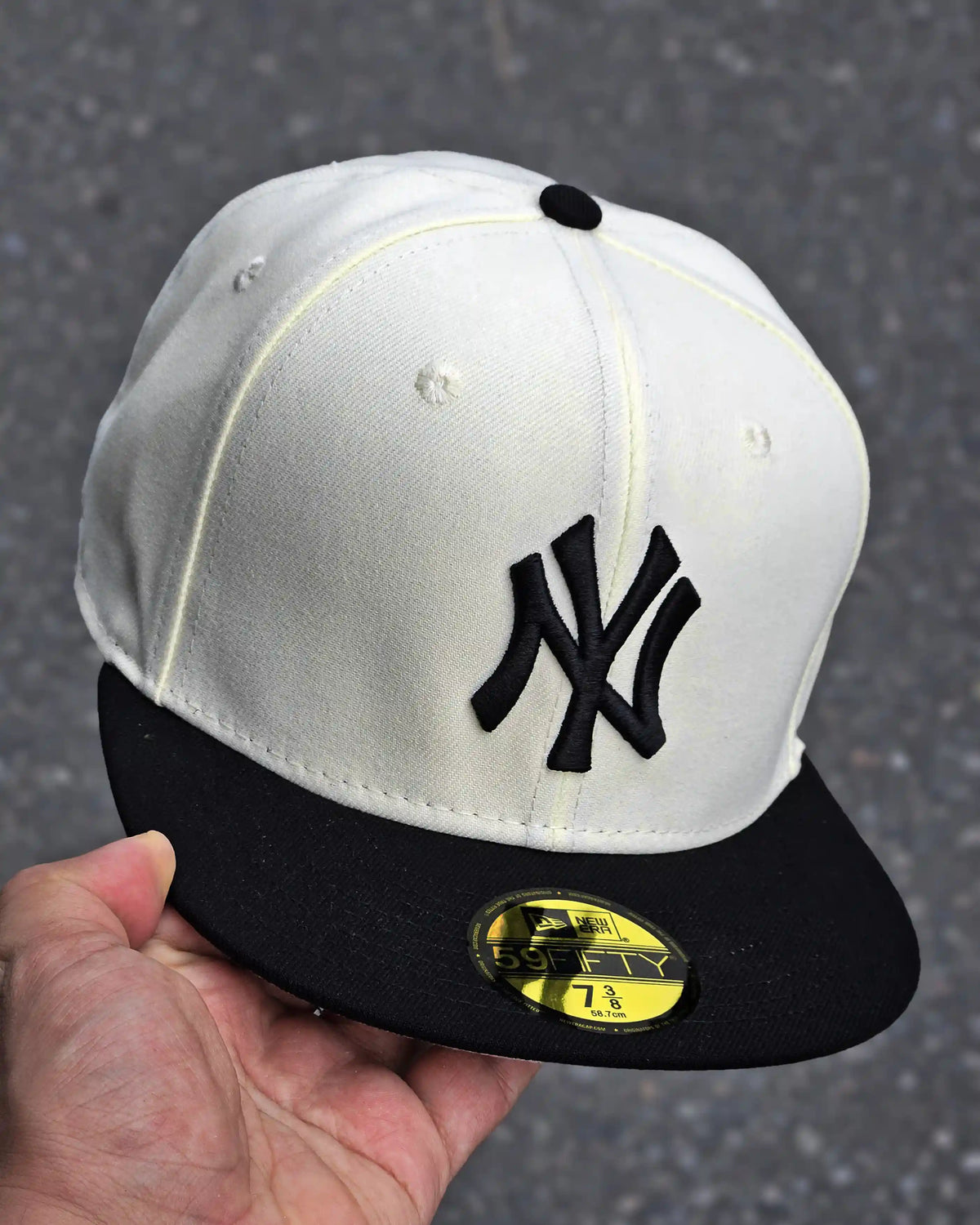 NEW YORK YANKEES BEIGE VISOR NEGRO