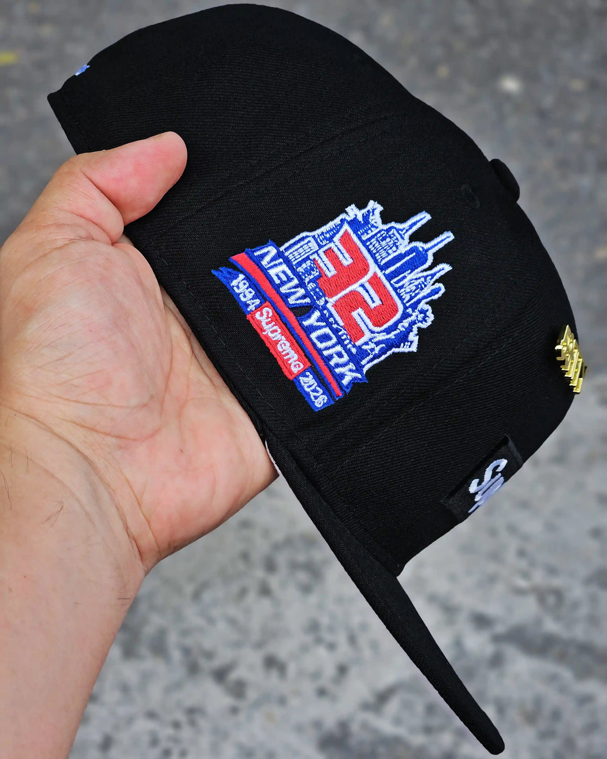 SUPREME EXCLUSIVE NEGRO SHOP BOX LOGO NEW YORK
