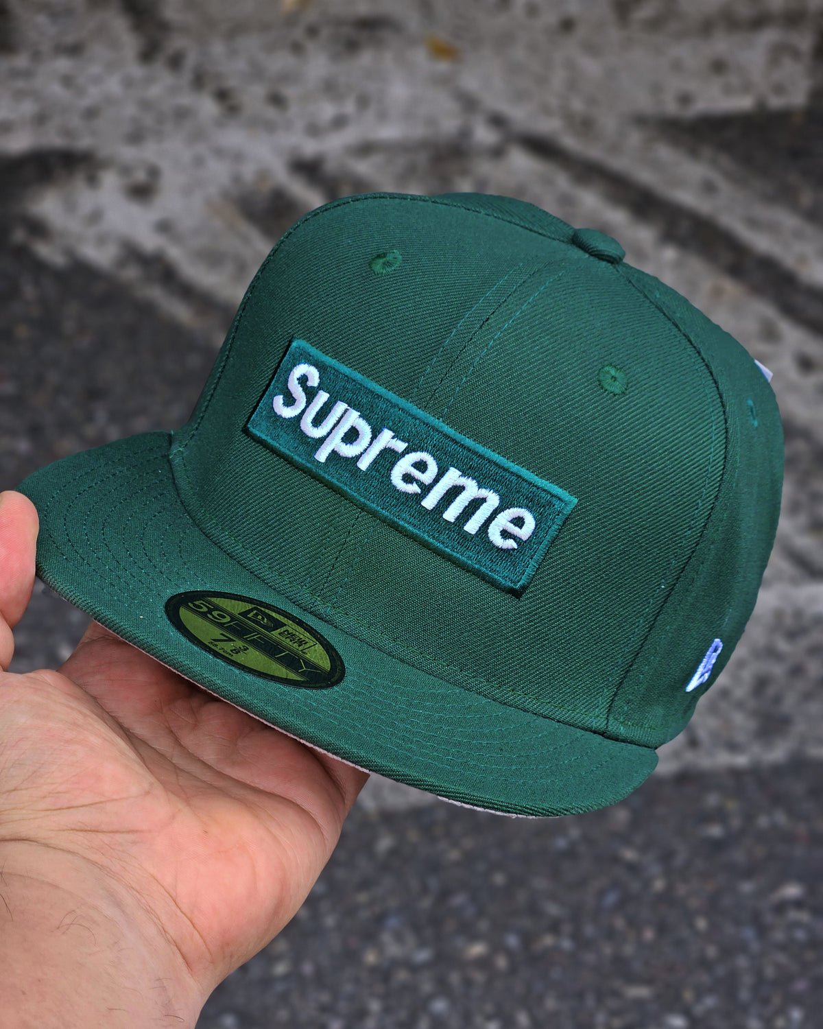SUPREME EXCLUSIVE VERDE SHOP BOX LOGO LONDON