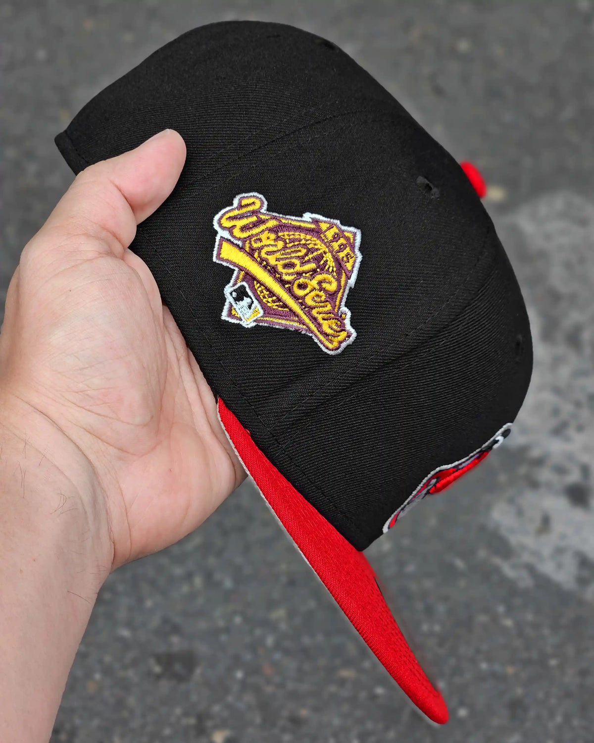 CLEVELAND INDIANS NEGRO VISOR ROJO BIG LOGO