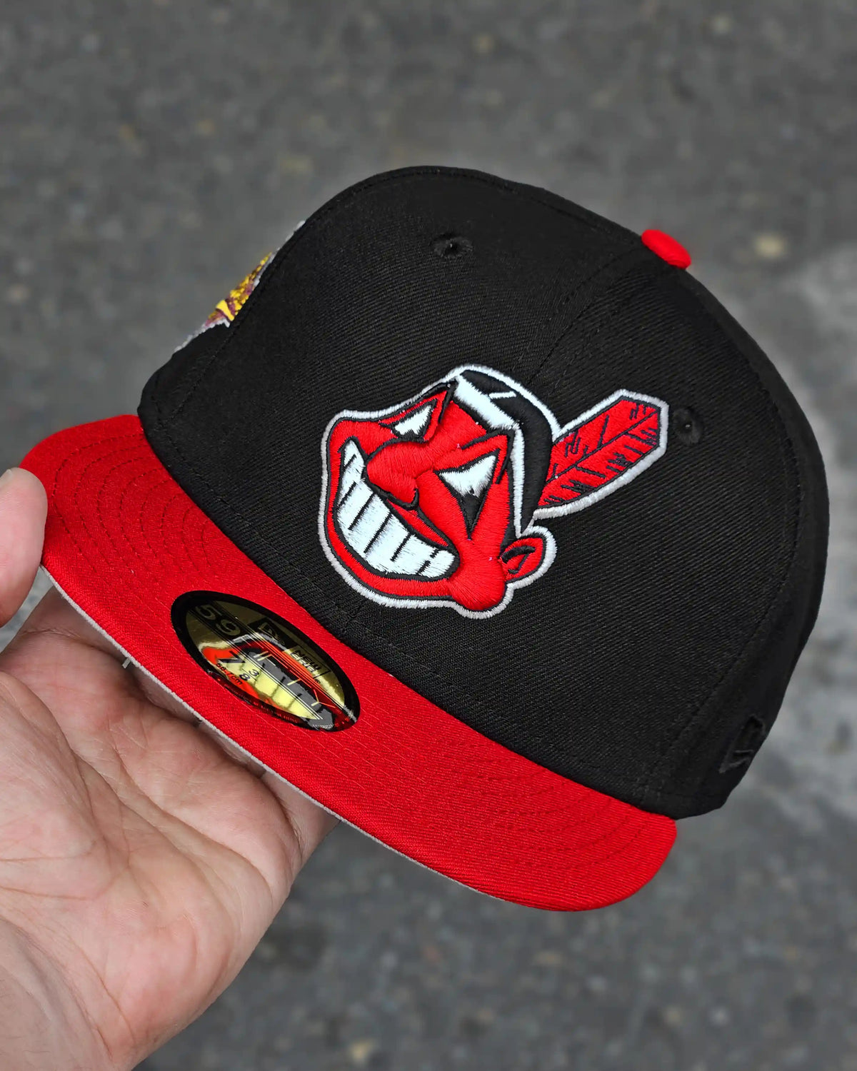 CLEVELAND INDIANS NEGRO VISOR ROJO BIG LOGO