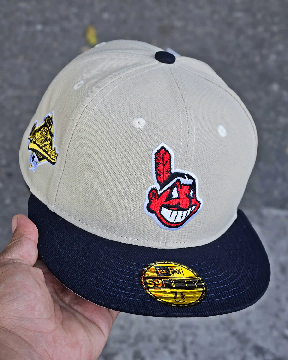 CLEVELAND INDIANS BEIGE WORLD SERIES 1995 VISOR NAVY