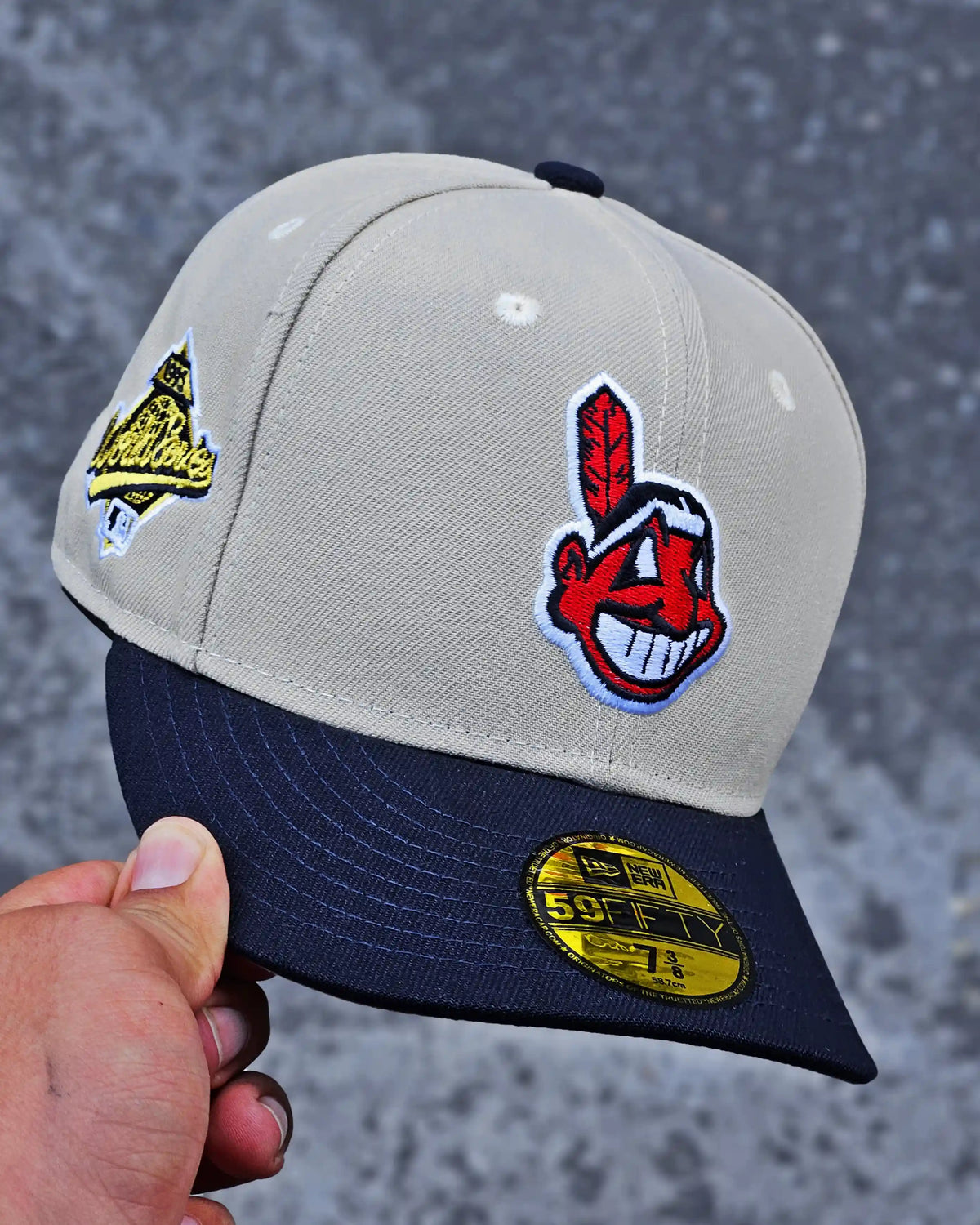 CLEVELAND INDIANS BEIGE WORLD SERIES 1995 VISOR NAVY