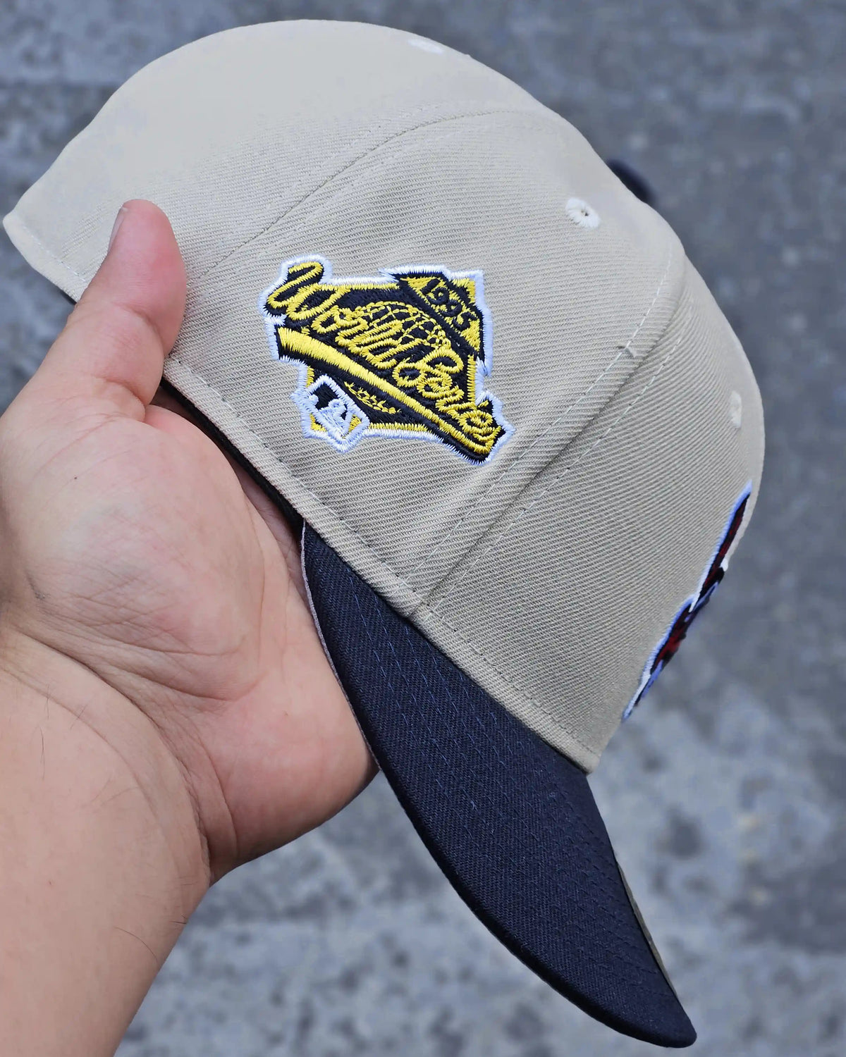CLEVELAND INDIANS BEIGE WORLD SERIES 1995 VISOR NAVY
