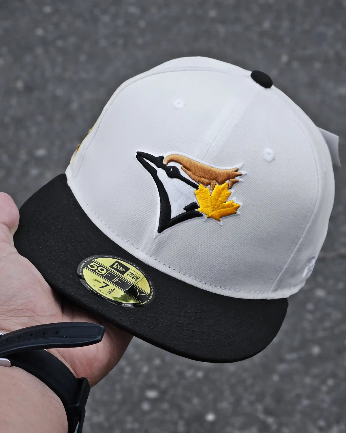 TORONTO BLUE JAYS BLANCO 40TH SEASON DORADO VISOR NEGRO