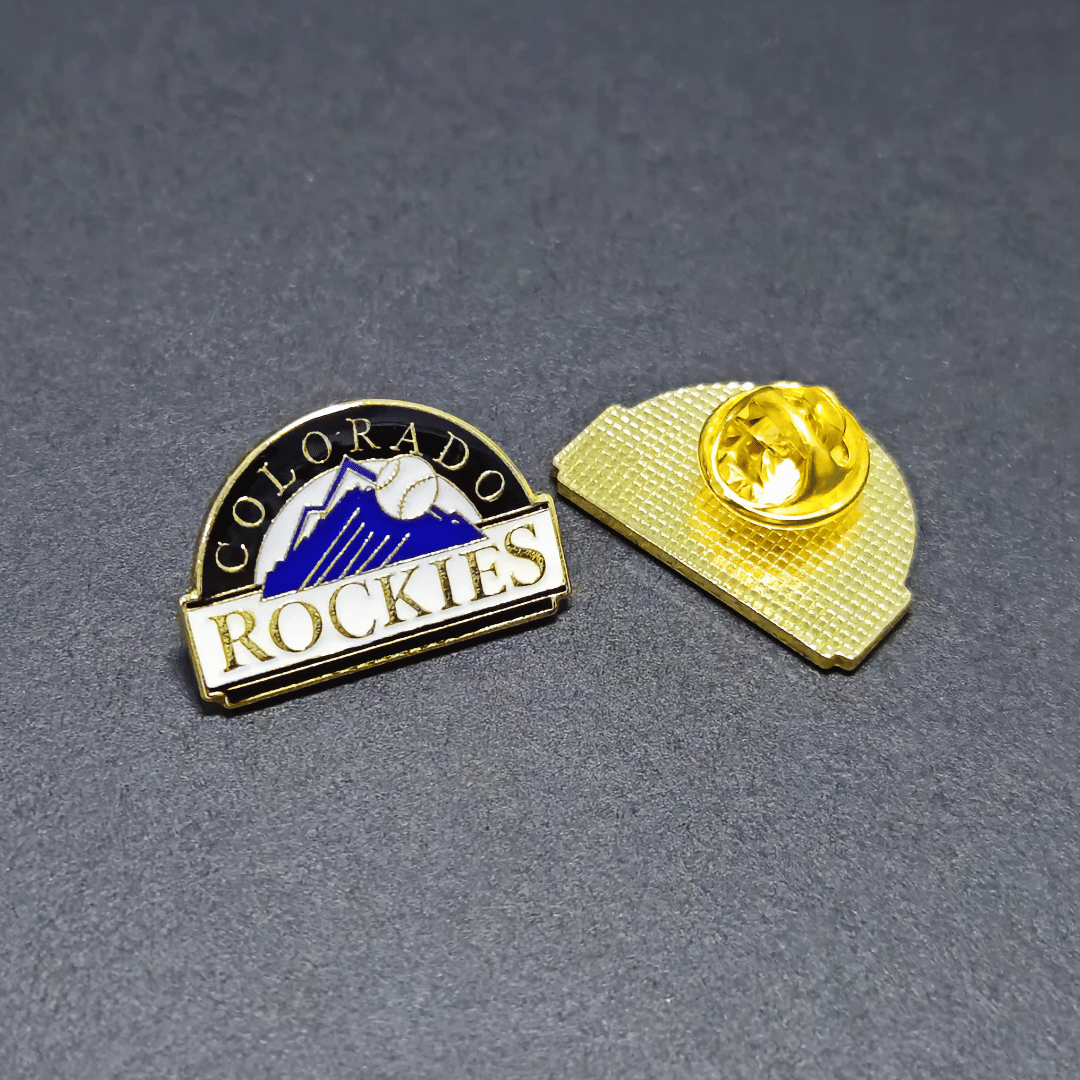 PIN COLORADO ROOCKIES MORADO LOGO