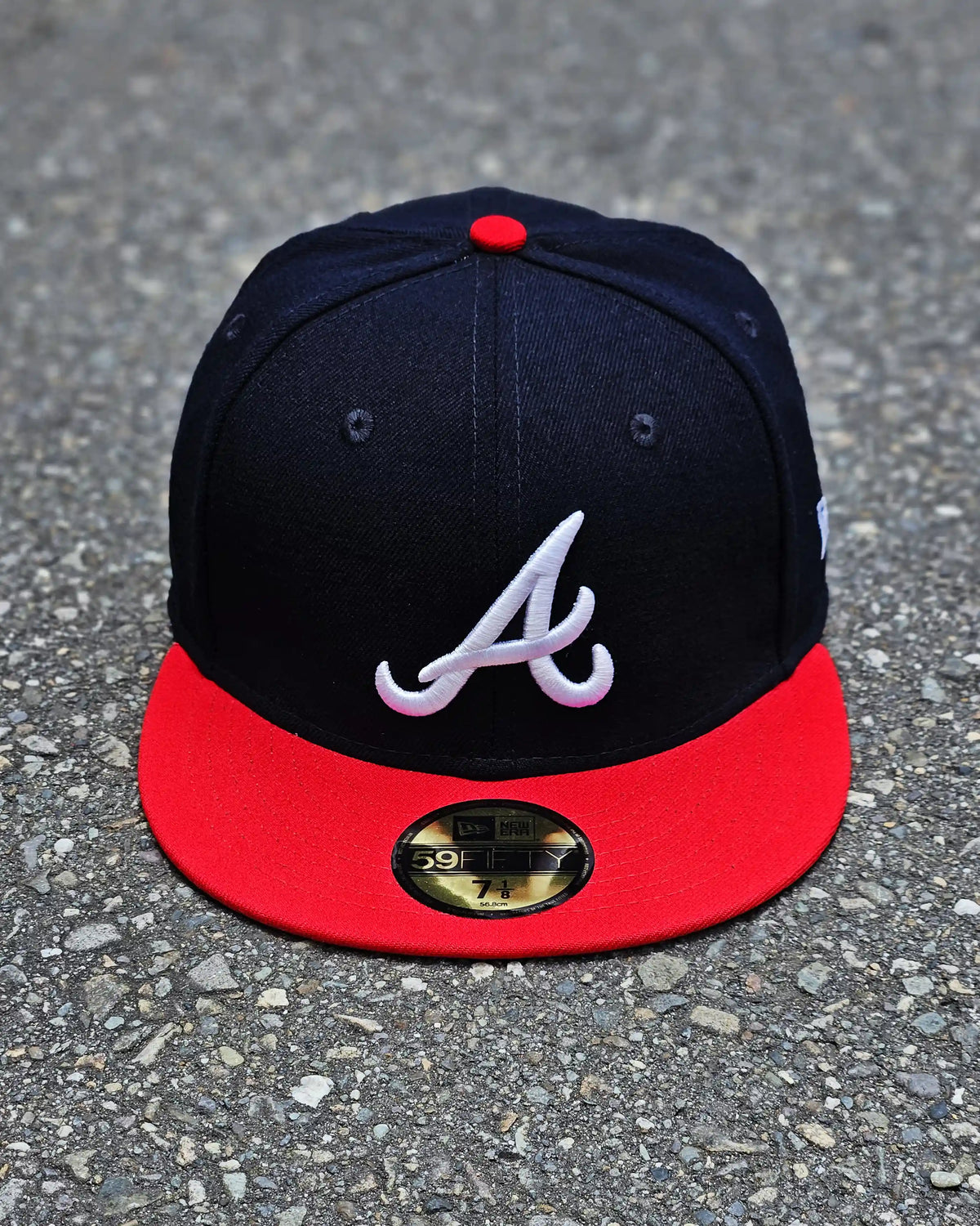 ATLANTA BRAVES NAVY VISOR ROJO