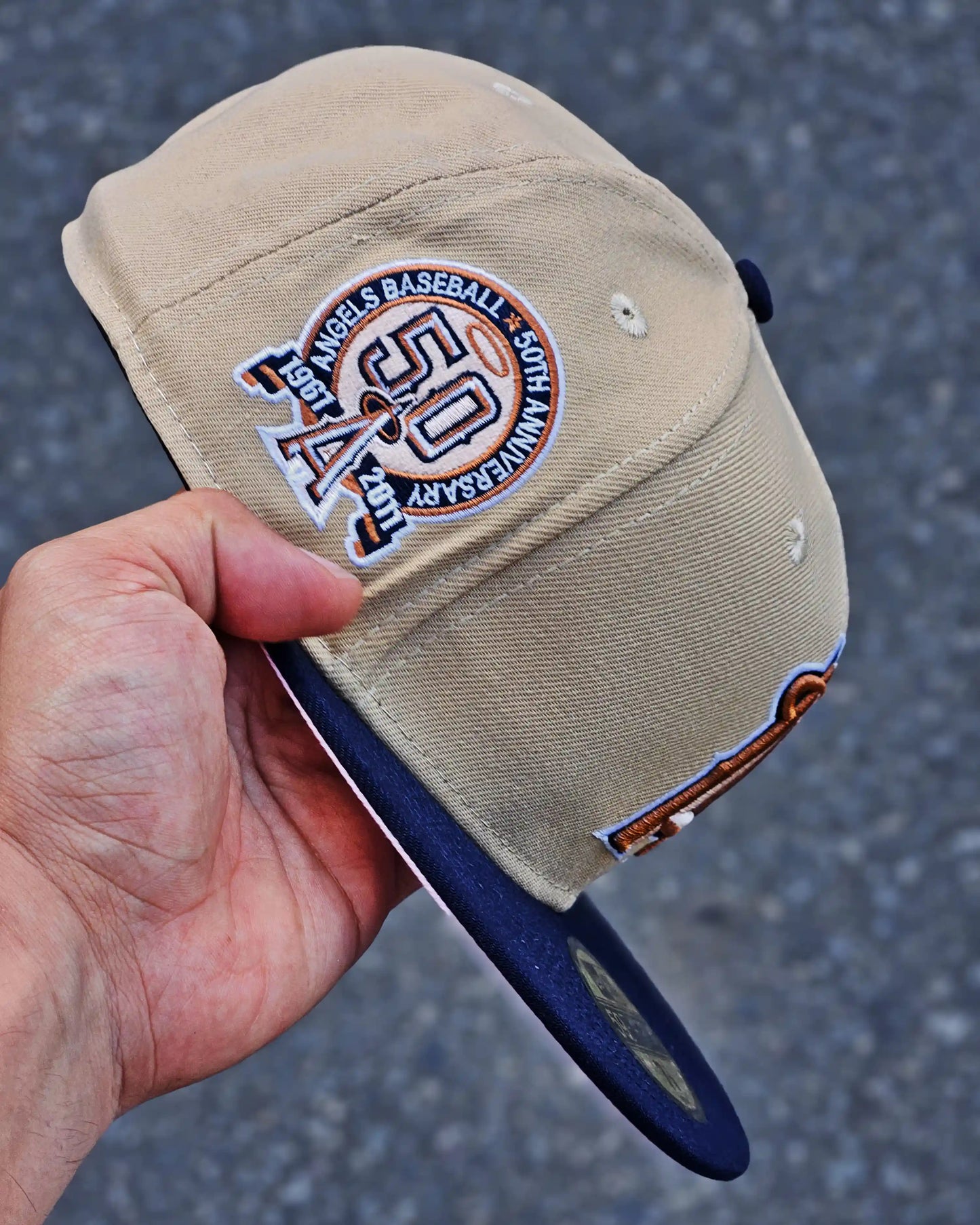 LOS ANGELES ANGELS BEIGE 50TH ANNIVERSASRY VISOR AZUL