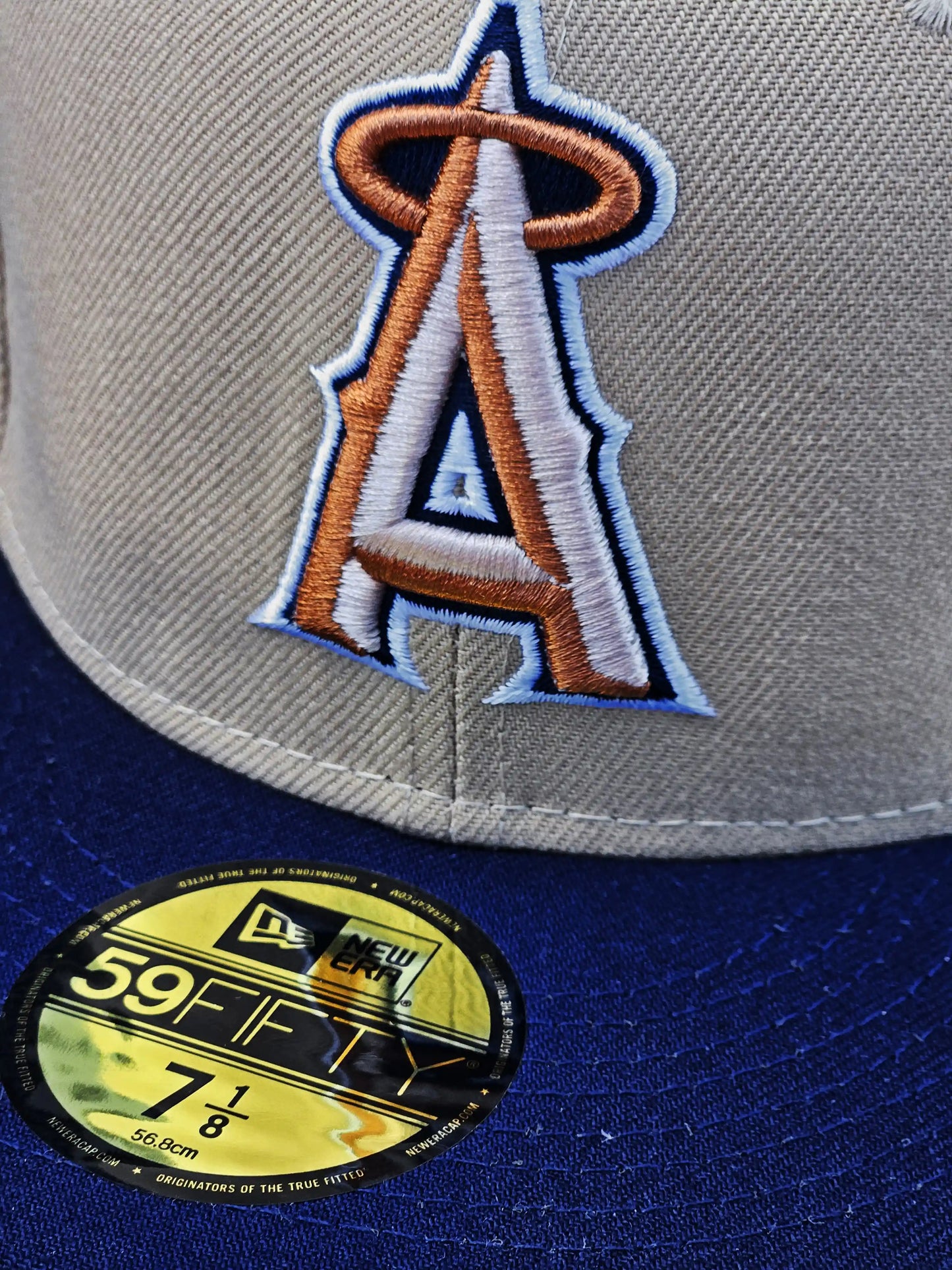 LOS ANGELES ANGELS BEIGE 50TH ANNIVERSASRY VISOR AZUL