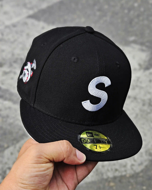 SUPREME EXCLUSIVE NEGRO BALL PIN