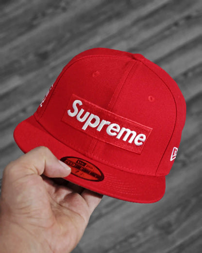 SUPREME EXCLUSIVE ROJO WORLD FAMOUS