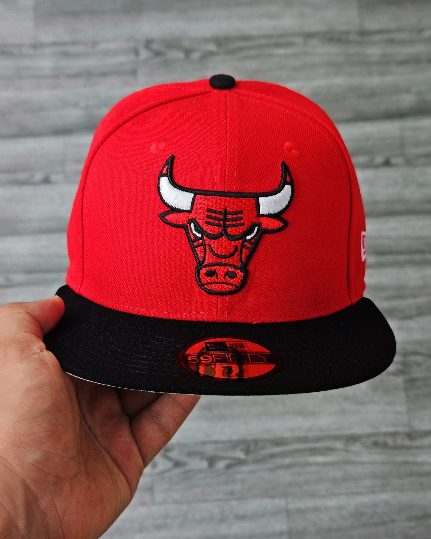 CHICAGO BULLS ROJO VISOR NEGRO