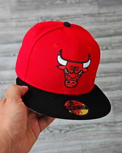 CHICAGO BULLS ROJO VISOR NEGRO