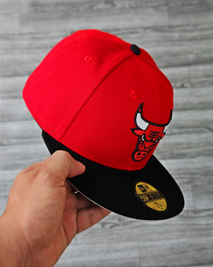 CHICAGO BULLS ROJO VISOR NEGRO