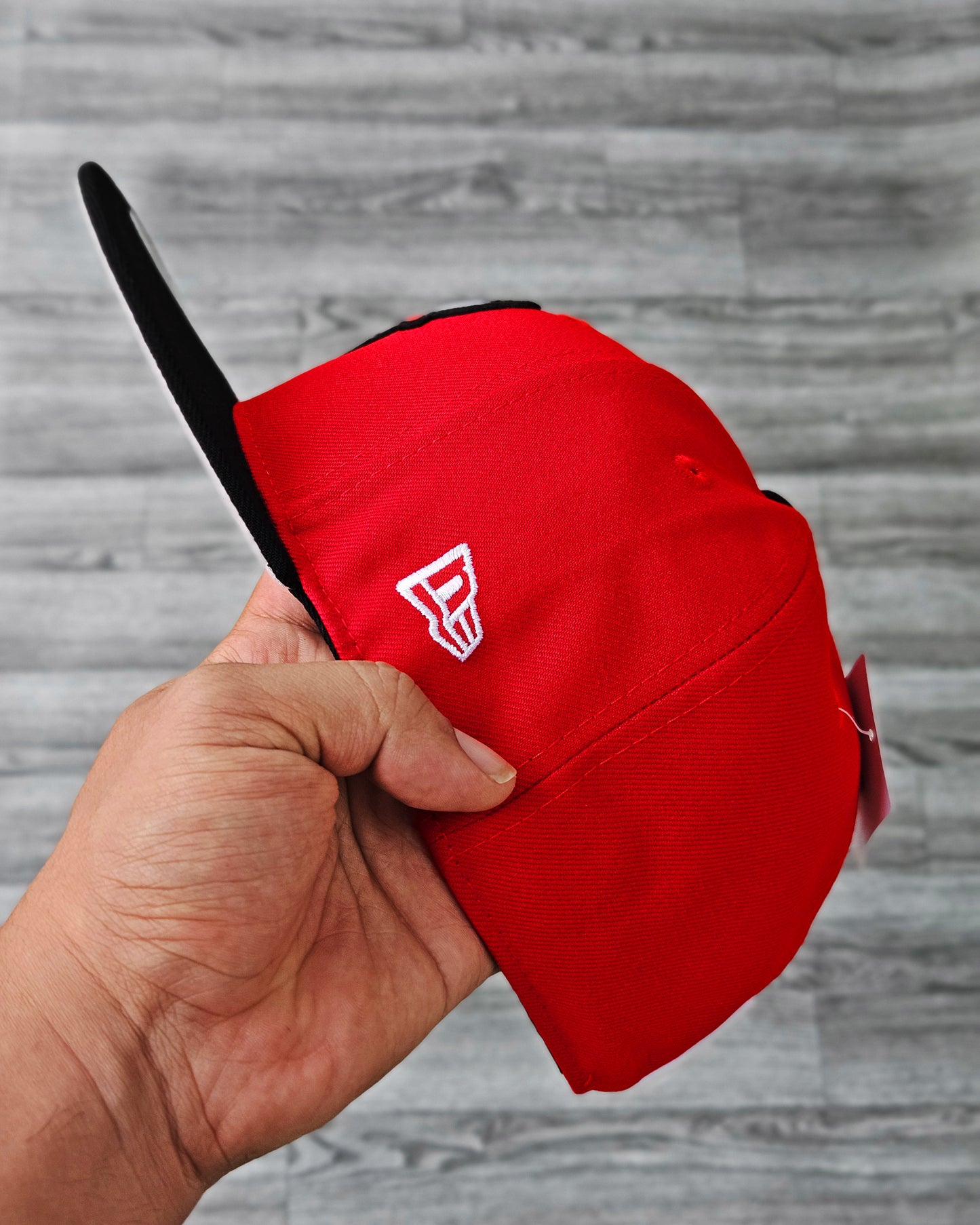 CHICAGO BULLS ROJO VISOR NEGRO