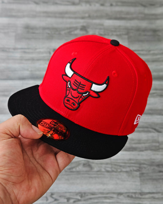 CHICAGO BULLS ROJO VISOR NEGRO