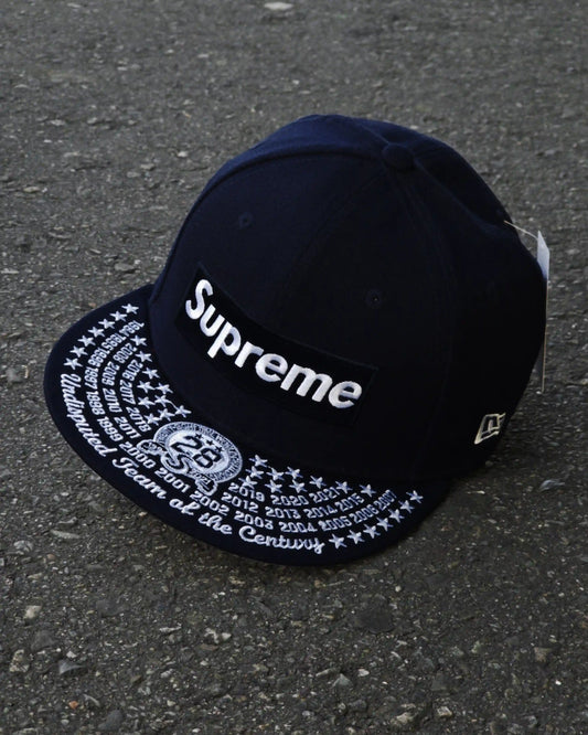 SUPREME EXCLUSIVE NAVY UNDISPUTED BOX LOGO