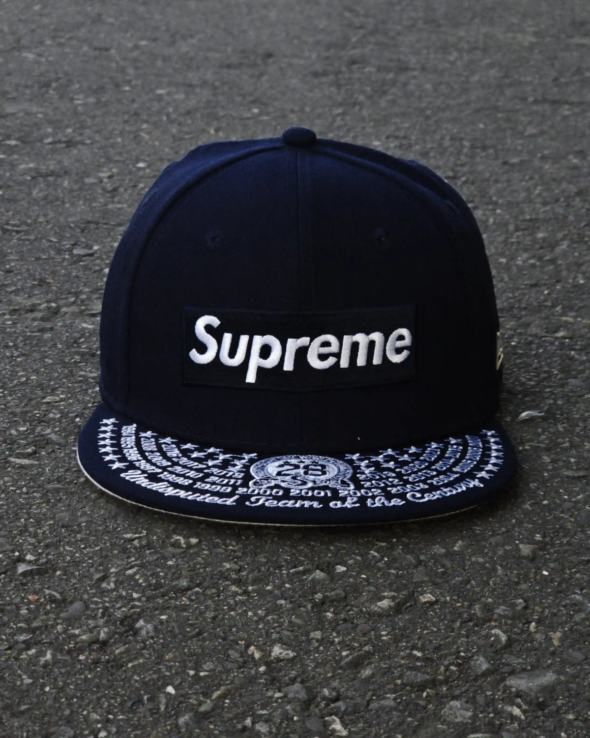 SUPREME EXCLUSIVE NAVY UNDISPUTED BOX LOGO