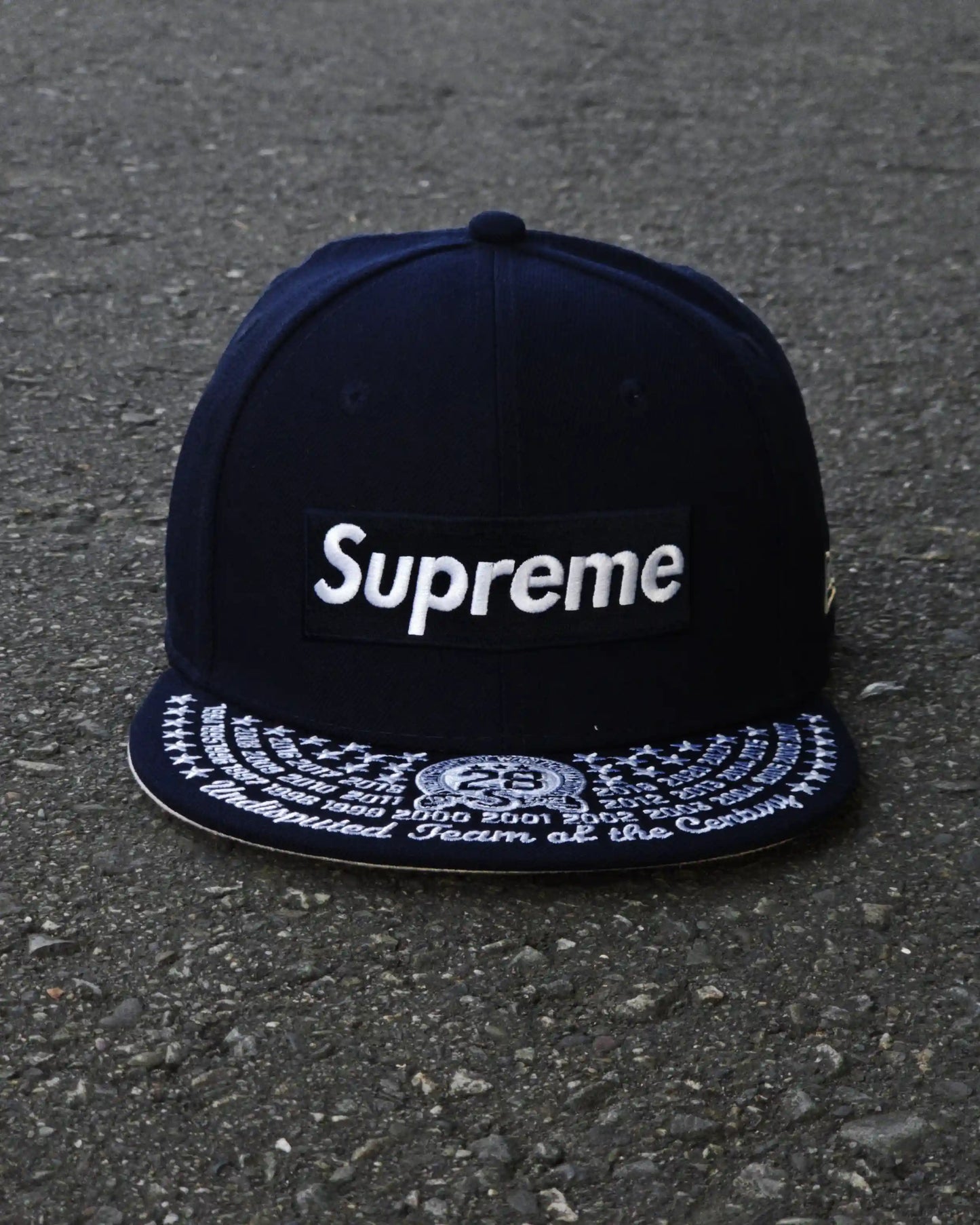 SUPREME EXCLUSIVE NAVY UNDISPUTED BOX LOGO