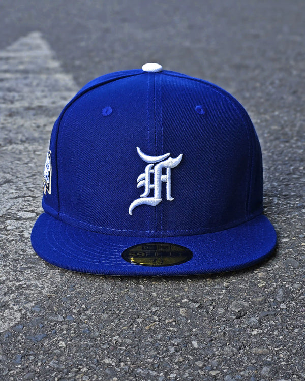 FEAR OF GOD ESSENTIALS AZUL WORLD SERIES 2024 - vista alternativa