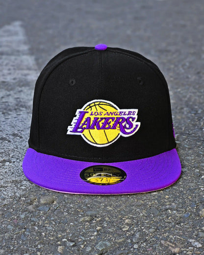 LOS ANGELES LAKERS NEGRO VISOR MORADO