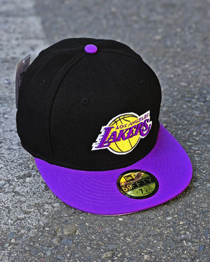 LOS ANGELES LAKERS NEGRO VISOR MORADO