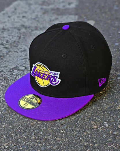 LOS ANGELES LAKERS NEGRO VISOR MORADO