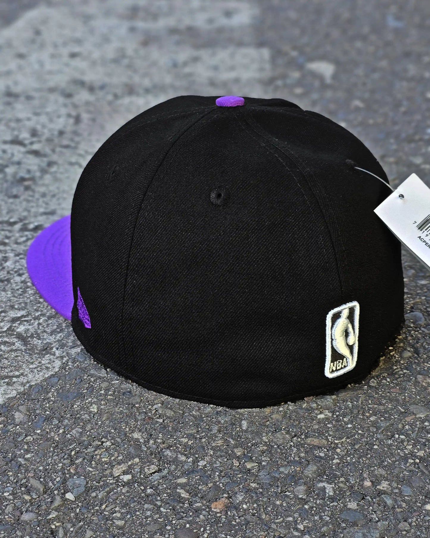 LOS ANGELES LAKERS NEGRO VISOR MORADO