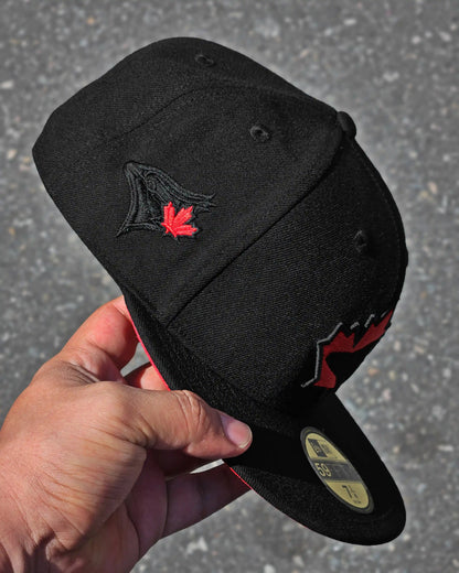 TORONTO BLUE JAYS NEGRO BLACKOUT VISOR ROJO
