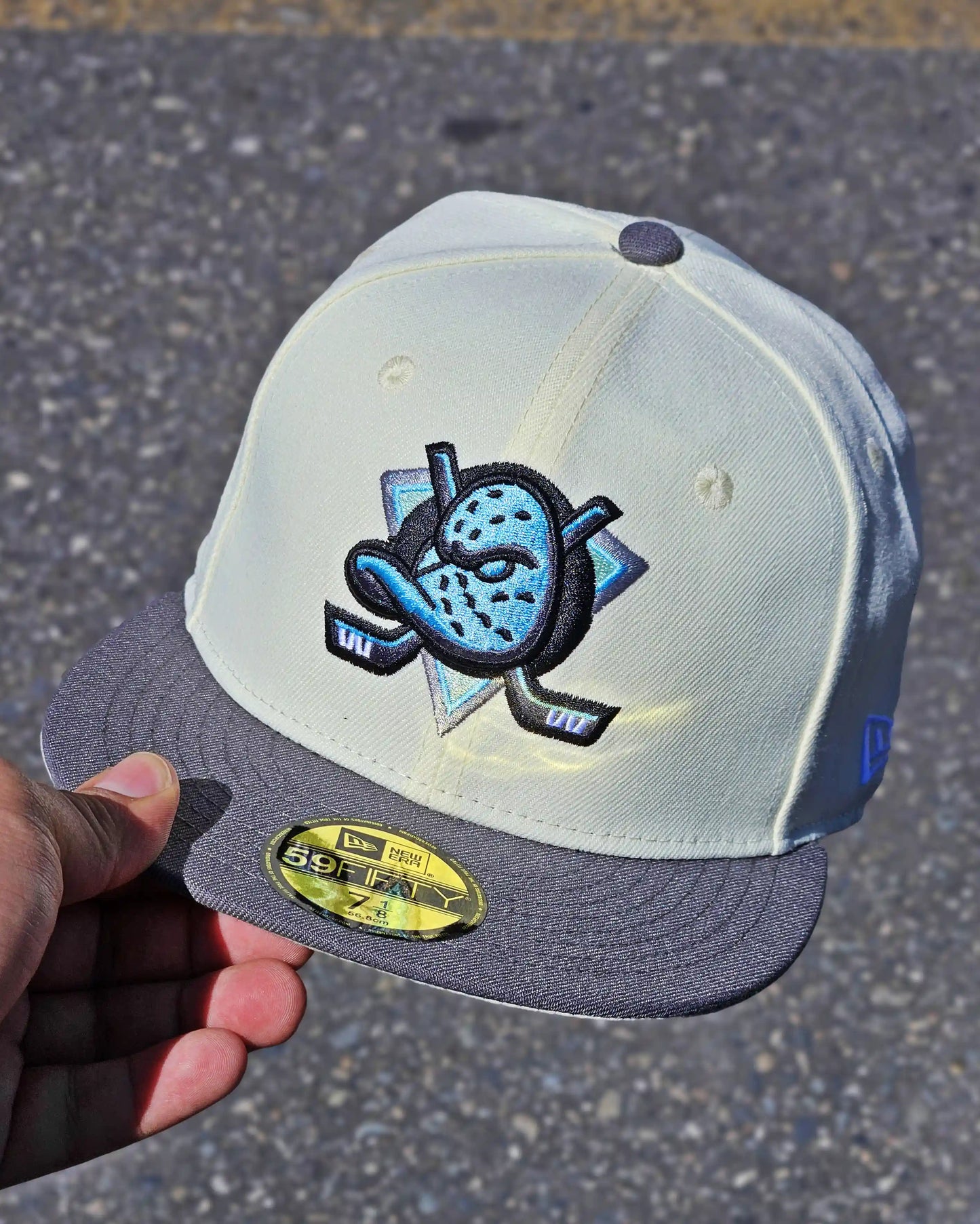 ANAHEIM DUCKS CREMA STANLEYCUP CHAMPIONS VISOR GRIS