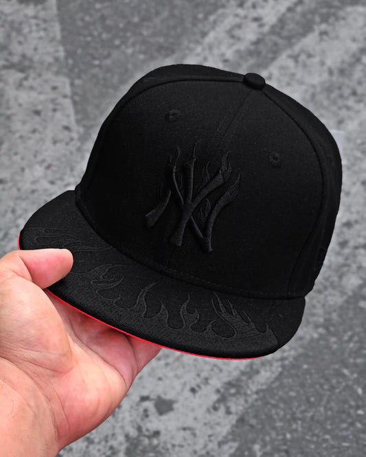 NEW YORK YANKEES NEGRO FLAME UV ROJO